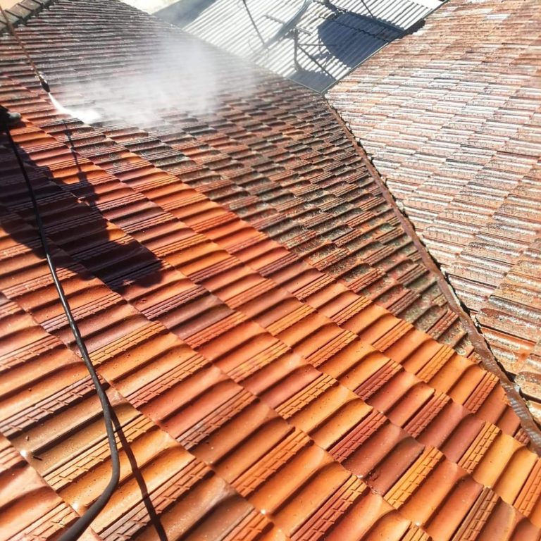 Roof Pressure Washing Central Qld